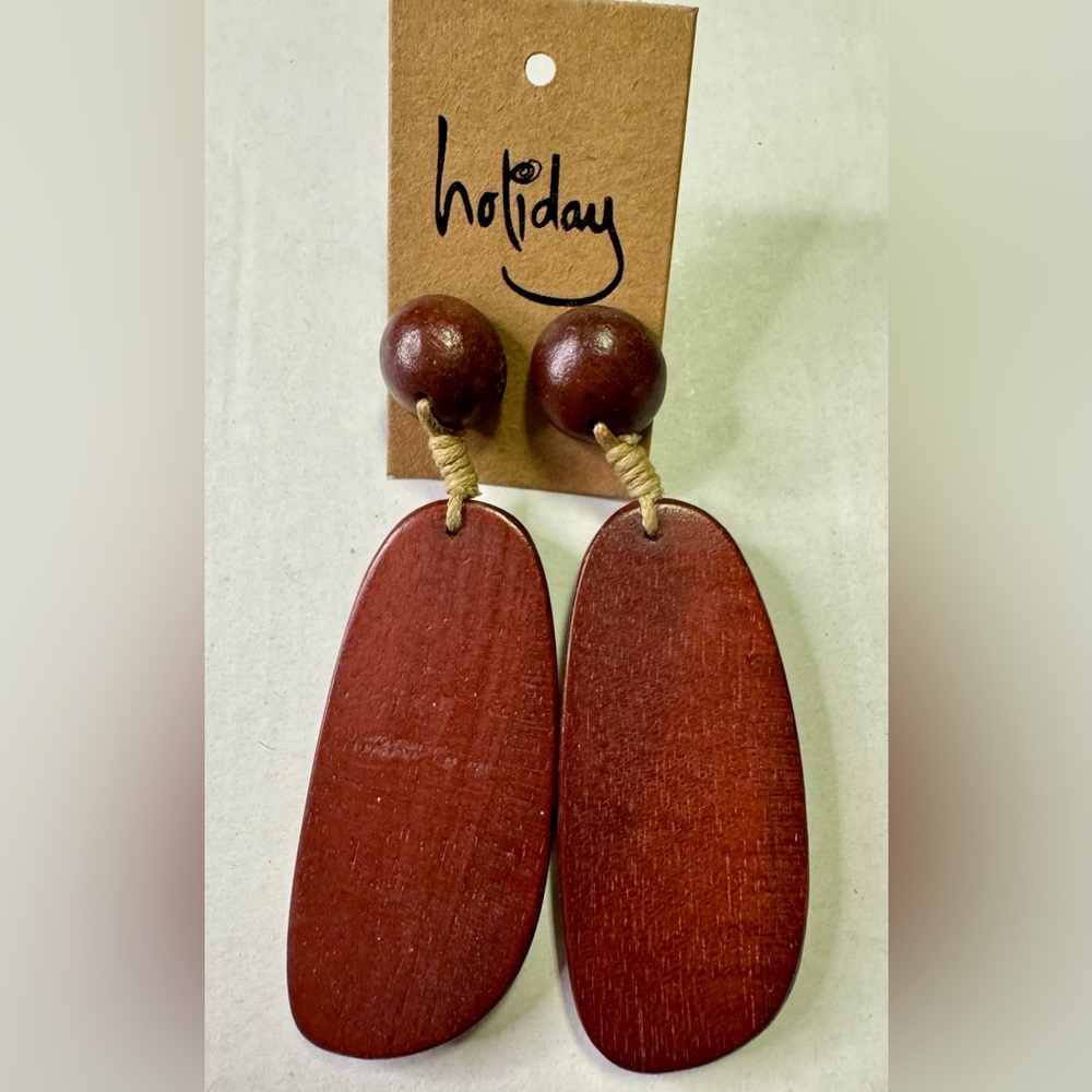 NWT Mustique Wood Dangle Earrings by Holiday Designs. Clay color.